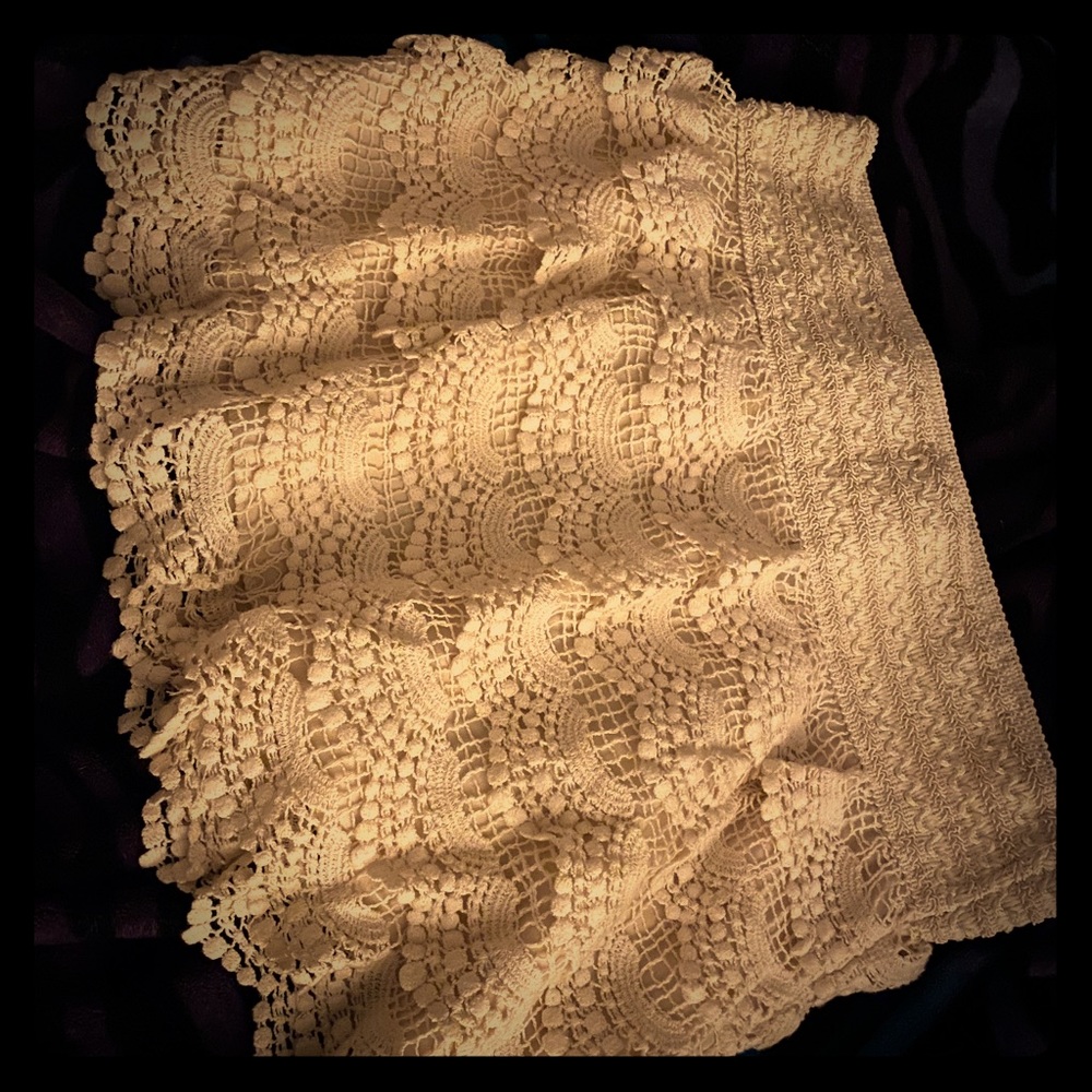 Beautiful skirt/skort.